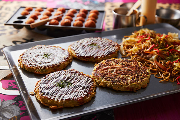 串かつ、粉もん、どて焼きなどの大阪“テッパン”料理に、 大阪グルメがモチーフの“おもろいやんか~”なスイーツも! 夏のディナービュッフェ「大阪グルメフェア」 6月9日(木)から開催 ~カフェでは旬の桃のスイーツや、トロピカルフルーツのソーダも登場~