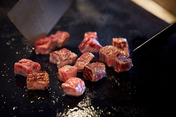 串かつ、粉もん、どて焼きなどの大阪“テッパン”料理に、 大阪グルメがモチーフの“おもろいやんか~”なスイーツも! 夏のディナービュッフェ「大阪グルメフェア」 6月9日(木)から開催 ~カフェでは旬の桃のスイーツや、トロピカルフルーツのソーダも登場~