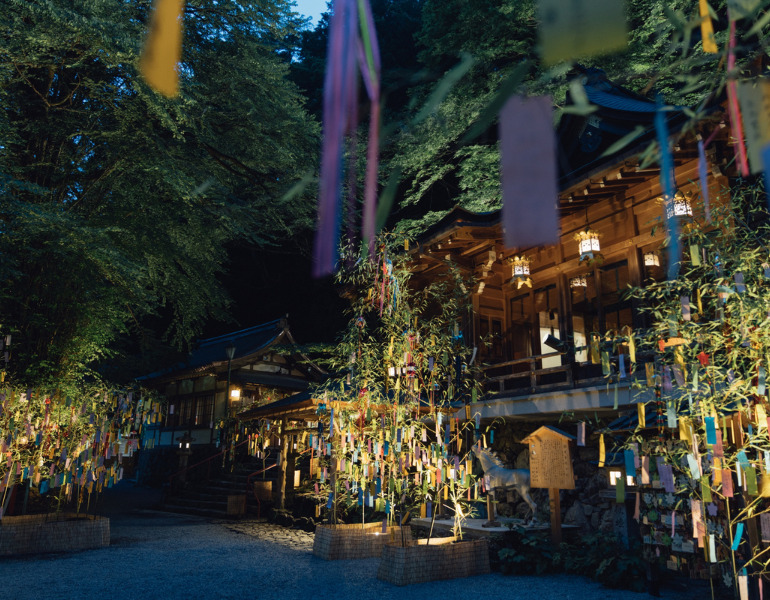 ▲貴船神社　七夕笹飾りライトアップ　＜画像提供：貴船神社＞