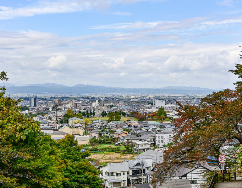 ▲飯盛山から望む会津若松市内　＜画像提供：PIXTA＞