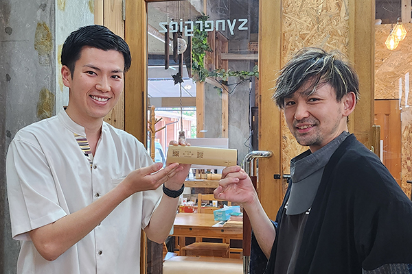 別府市在住の竹工芸家による別府温泉 杉乃井ホテルInstagram&LINE 2次元バーコード刻印の竹工芸品展示