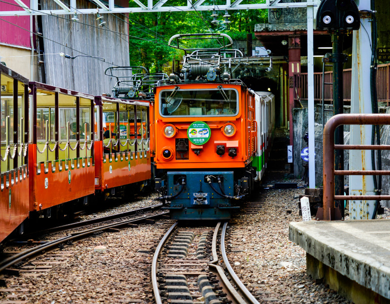 ▲黒部峡谷鉄道沿線 鐘釣駅スイッチバック <画像提供:PIXTA>