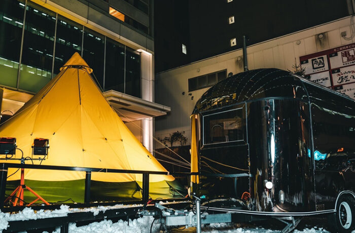 札幌駅徒歩5分、ホテル前庭の焚火専用テントで卓上焚火で楽しむ「マチナカTAKIBI BAR」登場