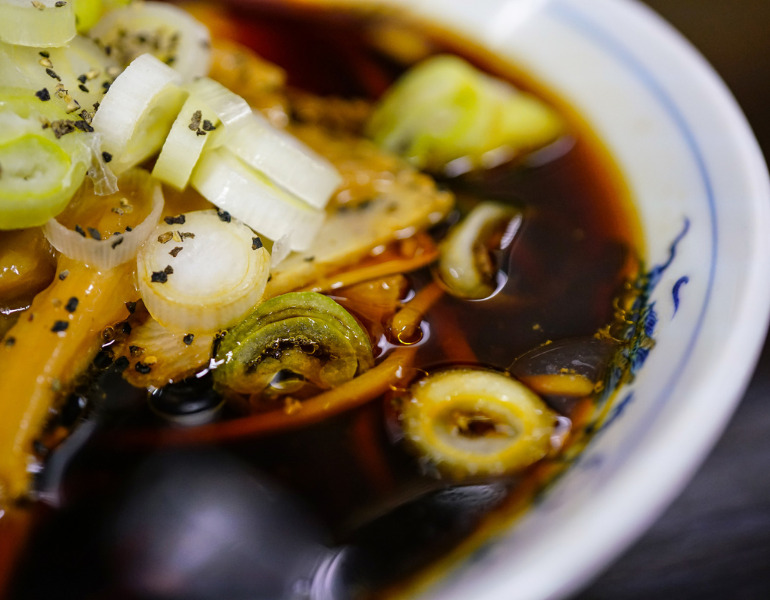 ▲富山ブラックラーメン <画像提供:PIXTA>