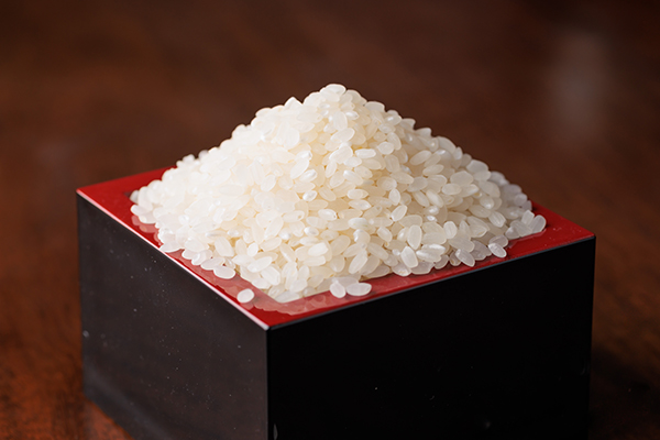 日本の棚田百選の一つ「内成(うちなり)棚田(別府市)」で栽培されたお米が、ビュッフェレストランに1月18日より期間限定で登場