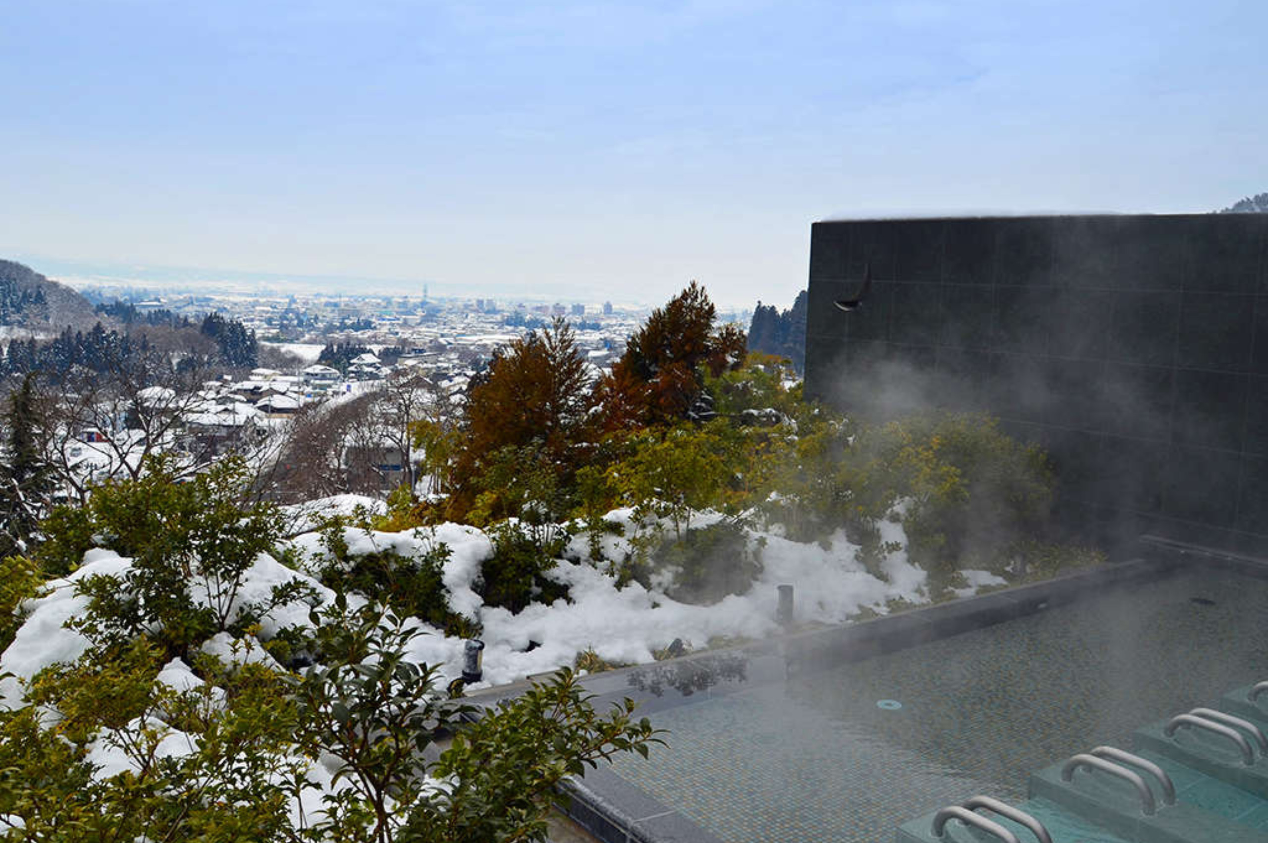雪見露天風呂！冬ならではの贅沢、絶景の雪見風呂を楽しめる宿