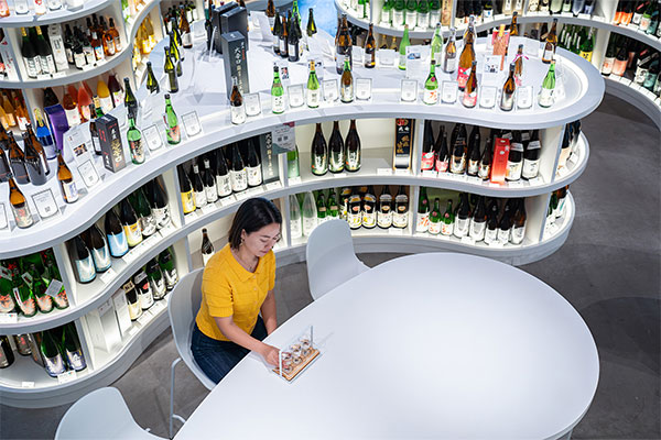 クロスライフ博多天神、クロスライフ博多柳橋 福岡の魅力を再発見!福岡~九州の日本酒300種などから飲み比べできる宿泊体験プランを本日より販売開始