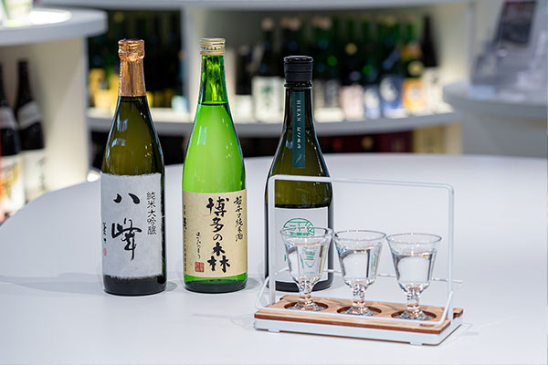 クロスライフ博多天神、クロスライフ博多柳橋 福岡の魅力を再発見!福岡~九州の日本酒300種などから飲み比べできる宿泊体験プランを本日より販売開始