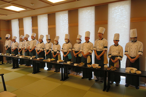 万惣 今年の優勝作品はブリのカルパッチョ!学生の感性が光るブリ料理を夕食ビュッフェで12月20日(金)から6日間限定で提供