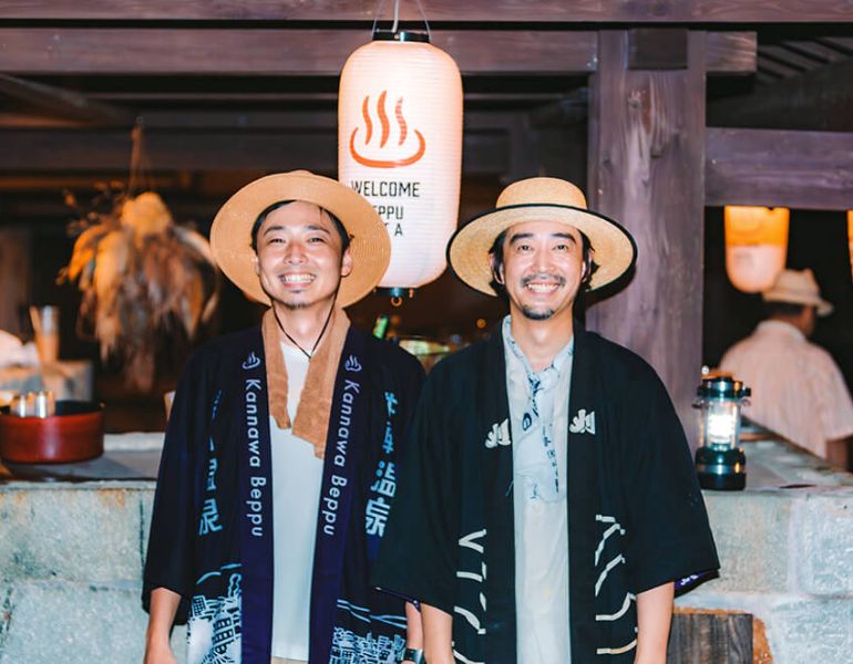 安波さん（左）・稲垣さん（右）が中心となって月1回行なわれる湯けむりBAR