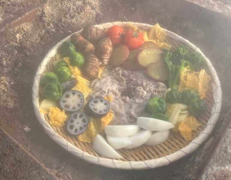 キレイに蒸し上がった野菜やお肉。蒸しても彩り鮮やかで、動画・写真映え抜群！