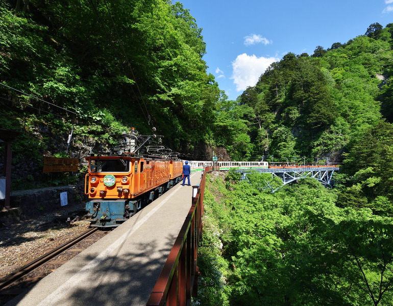 ▲黒部峡谷トロッコ電車<画像提供:黒部峡谷鉄道>