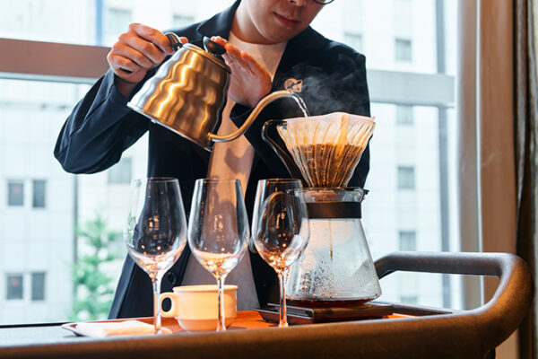 毎回人気の土日祝限定ランチ“ライブ感”と“おもてなし”でビュッフェのイメージを超える体験が登場。