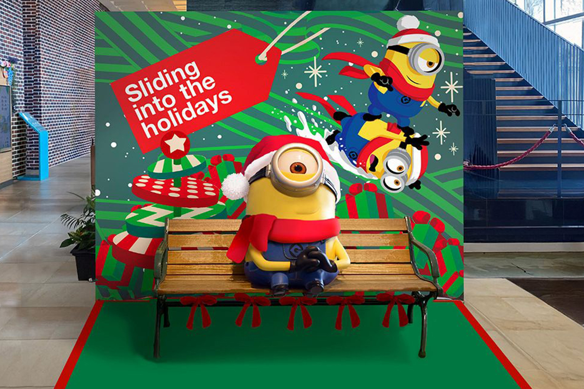 ユニバーサル・スタジオ・ジャパンのオフィシャルホテルホテル ユニバーサル ポート、ホテル ユニバーサル ポート ヴィータにてパークの人気者、ミニオンたちがクリスマスの装い