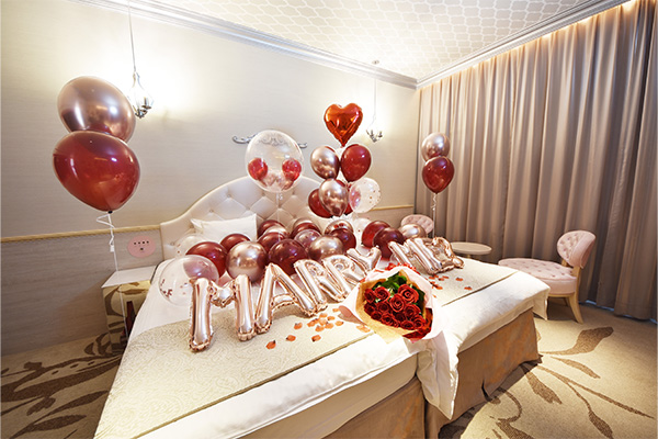 聖なる夜、12本の薔薇「ダズンローズ」がふたりの未来を結ぶ。1日1室限定「クリスマスプロポーズプラン」本日より販売