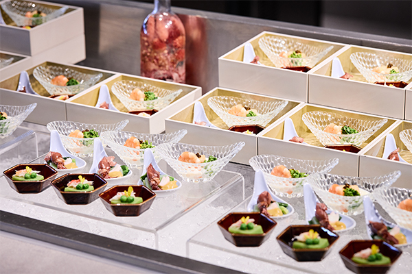 はなをりに春到来！日帰りで楽しめる春のビュッフェと、ストロベリー＆ピーチの新作パルフェのご案内