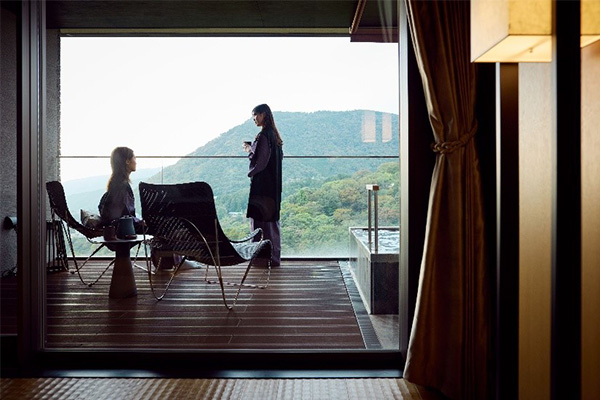 「めでたいこと、佳きことが、久しく続くように」“Key to the KARAKU” 二つの佳ら久を巡る滞在