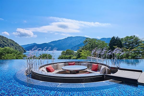 ススキでつながる絶景と芸術の秋芦ノ湖からススキ草原と美術館を周遊する秋の箱根旅