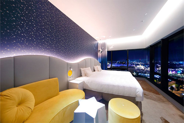 ユニバーサル・スタジオ・ジャパンのオフィシャルホテルホテル ユニバーサル ポート、ホテル ユニバーサル ポート ヴィータにてパークの人気者、ミニオンたちがクリスマスの装い