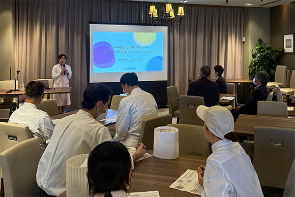 ユニバーサル・スタジオ・ジャパンのオフィシャルホテルホテル ユニバーサル ポート、ホテル ユニバーサル ポート ヴィータにてオーラルケア社内研修プログラムを実施