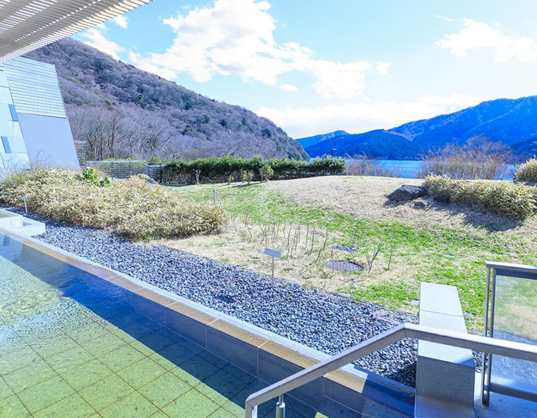 ▲四季の露天風呂 棚湯 芦ノ湖ビュー