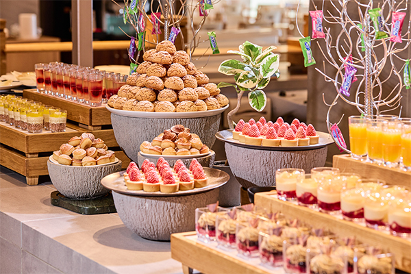 はなをりに春到来！日帰りで楽しめる春のビュッフェと、ストロベリー＆ピーチの新作パルフェのご案内