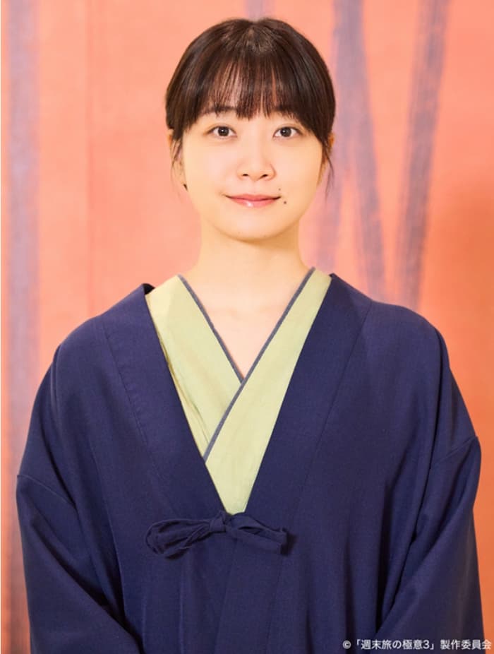 進藤 綾⾹役の深川 麻衣さん